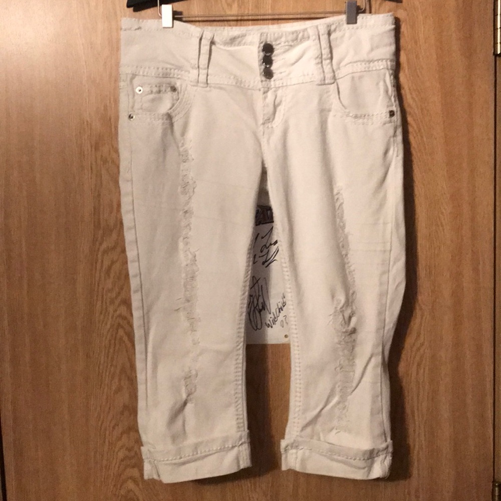 White Capri pants